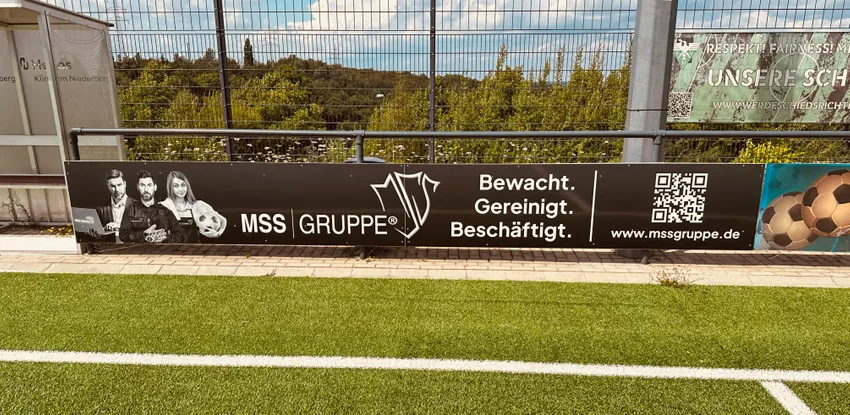 Werbebande der MSS Gruppe auf dem Nebenplatz der IMS Arena