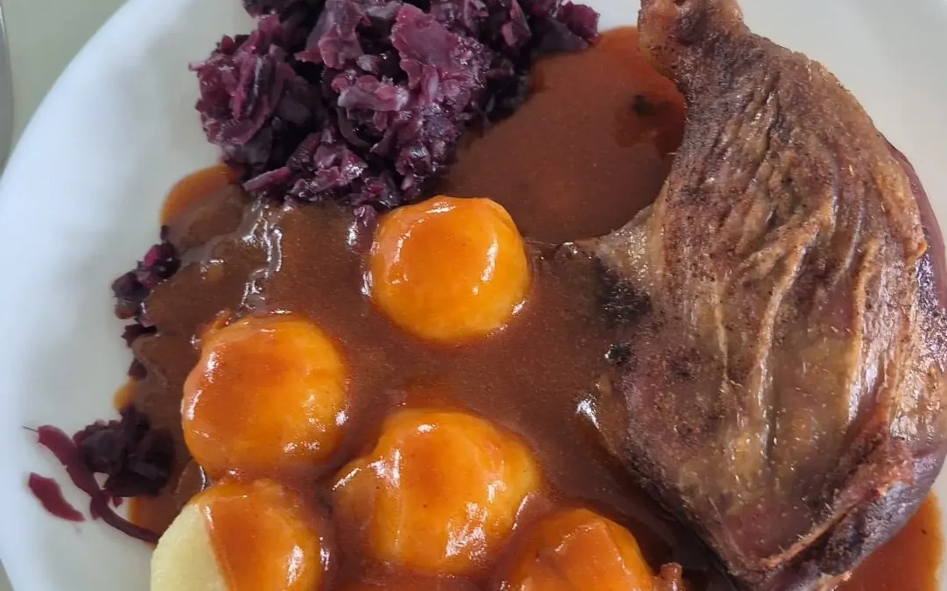 3. Gänseessen mit der Tafel Niederberg