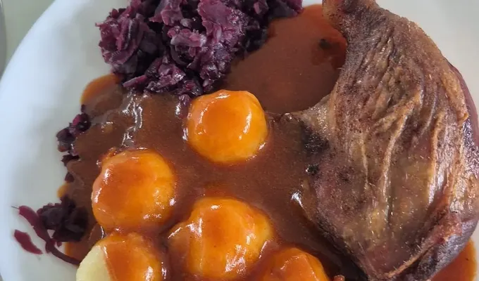 3. Gänseessen mit der Tafel Niederberg