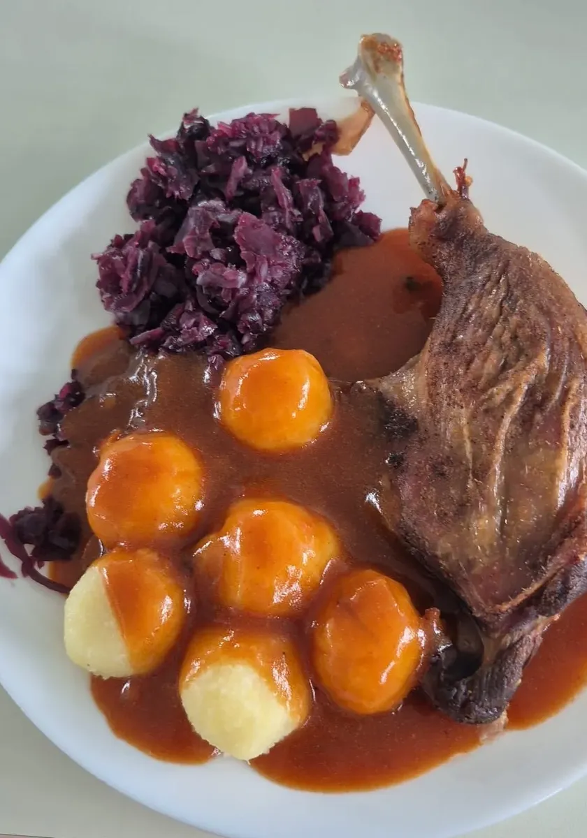 3. Gänseessen mit der Tafel Niederberg