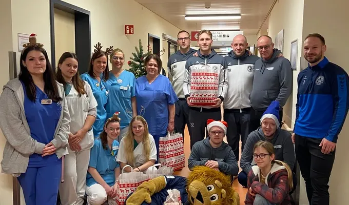 Nikolausbesuch der SSVg Velbert im HELIOS Klinikum Velbert