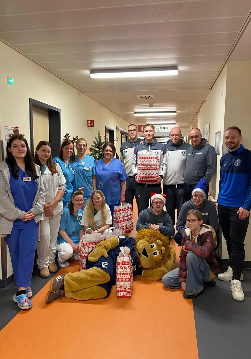 Nikolausbesuch der SSVg Velbert im HELIOS Klinikum Velbert