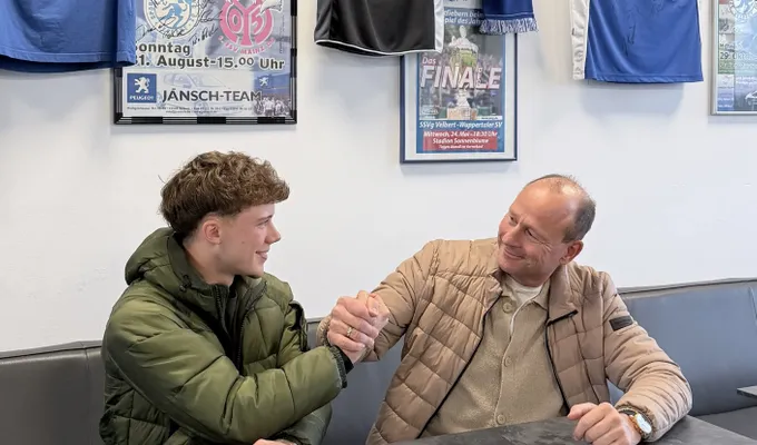 Verstärkung für die rechte Außenbahn – Max Wiese