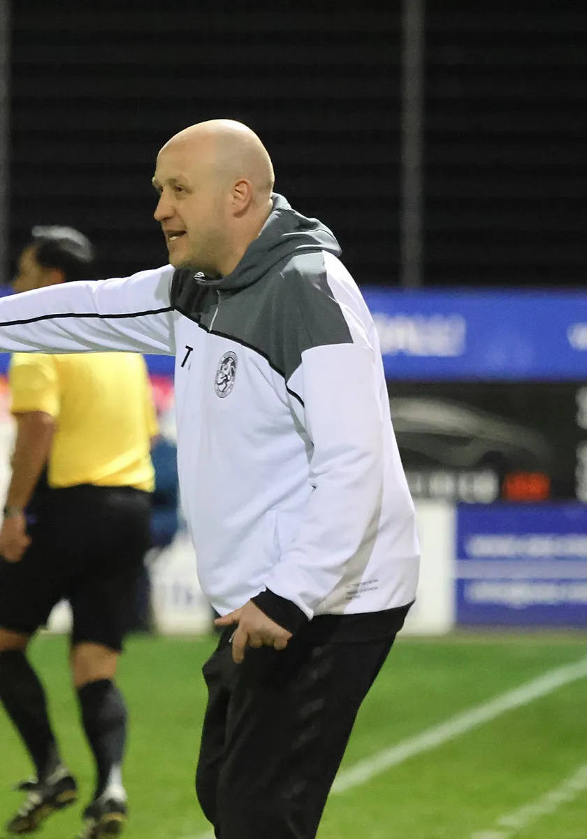 SSVg Velbert verlängert mit Cheftrainer Bogdan Komorowski