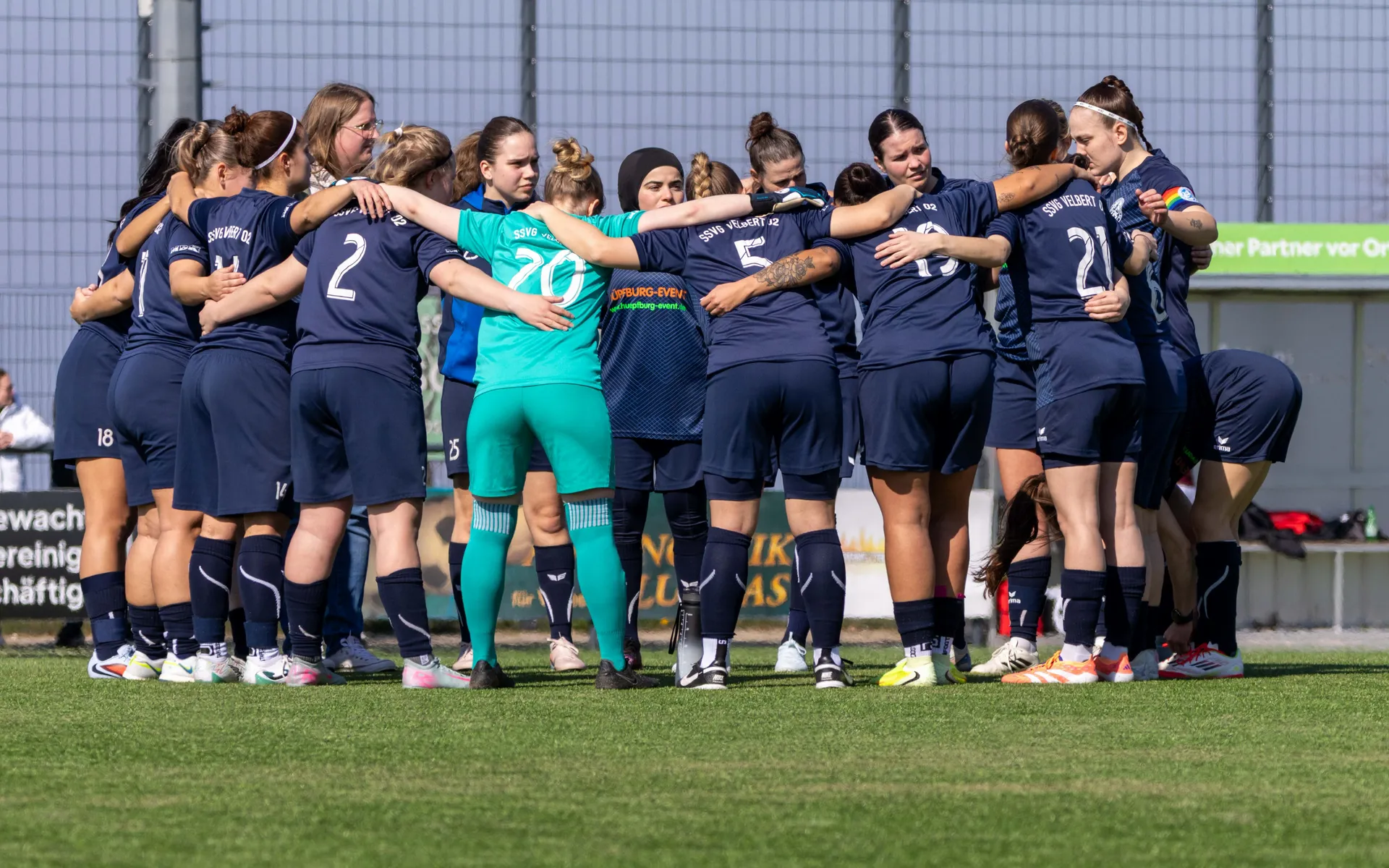 2. Damen feiern wichtigen Dreier!