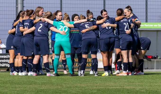 2. Damen feiern wichtigen Dreier!