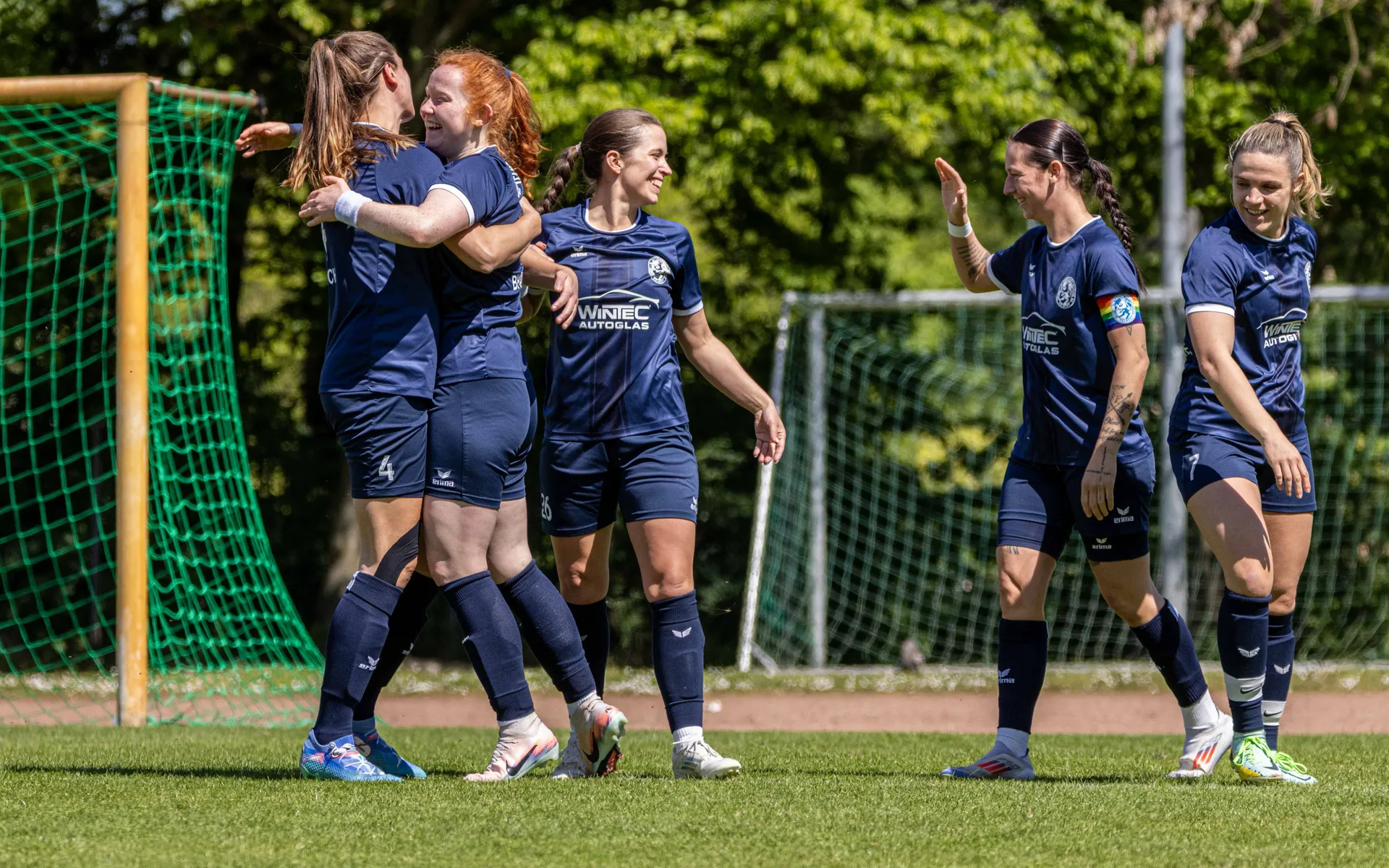 Auswärtssieg auf Rasen – Platz drei verteidigt 