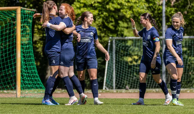 Auswärtssieg auf Rasen – Platz drei verteidigt 