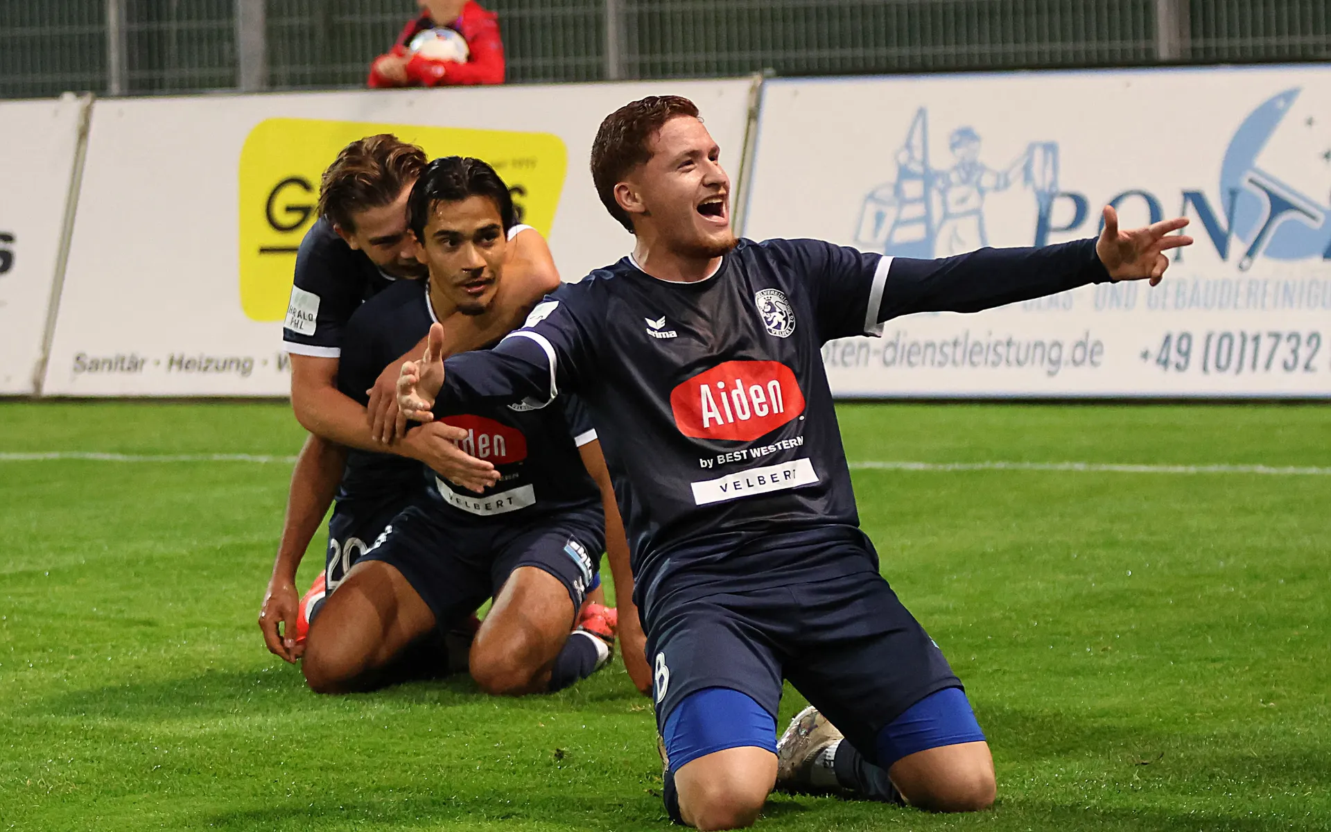 SSVg Velbert gewinnt Flutlichtduell beim KFC Uerdingen