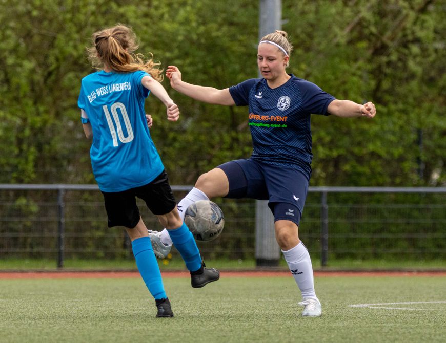 Die Bilder des 11:0 unserer 2. Damen in Langenberg