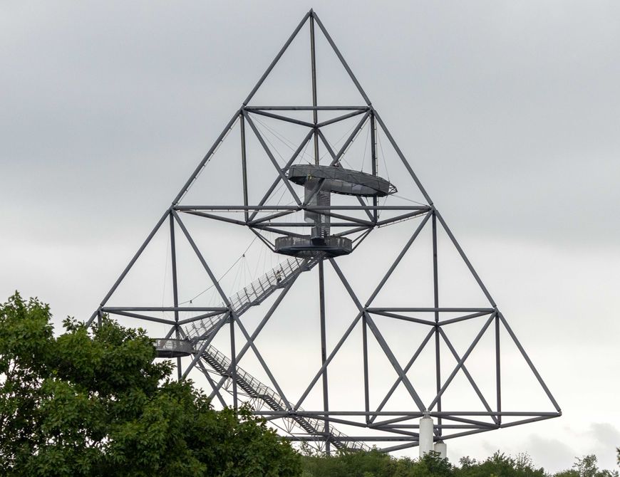 Im Schatten des Tetraeder - Damen zu Gast in Bottrop